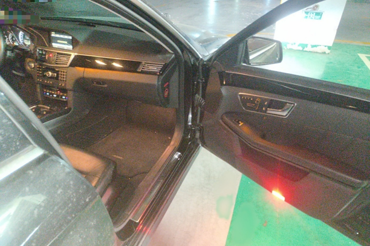 奔驰E级 2012款 E 300 L 时尚型局部细节9005