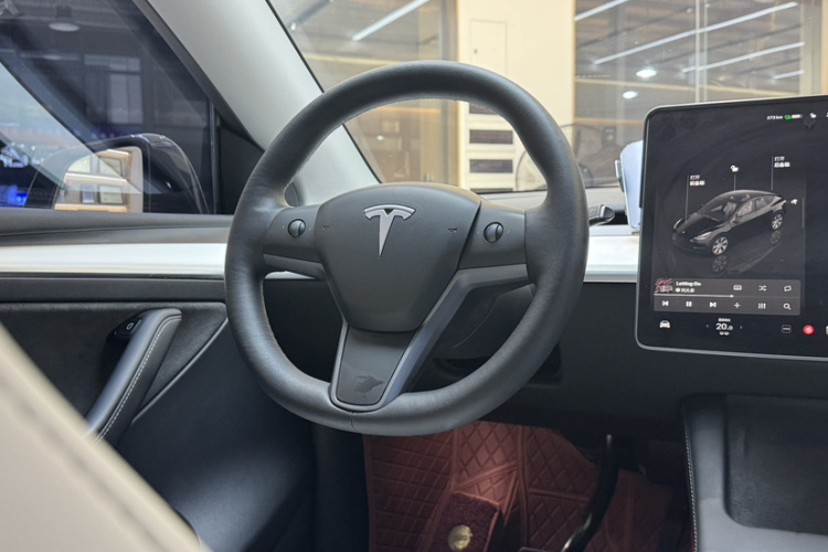 特斯拉 Model Y 2022款 长续航全轮驱动版中控内饰7009