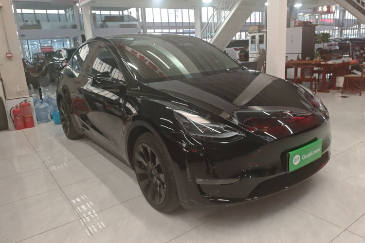 特斯拉 Model Y 2023款 长续航全轮驱动版车身外观3
