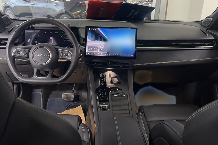 领克03 2023款 2.0TD DCT劲Pro中控内饰7003