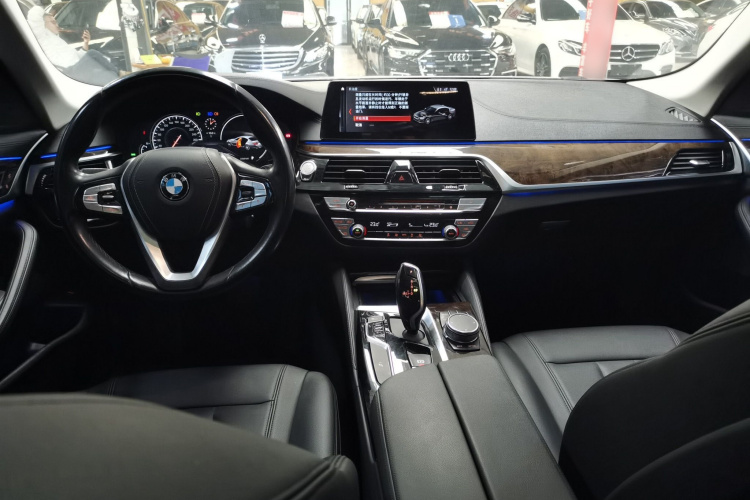 宝马5系 2018款 525Li 豪华套装中控内饰7002