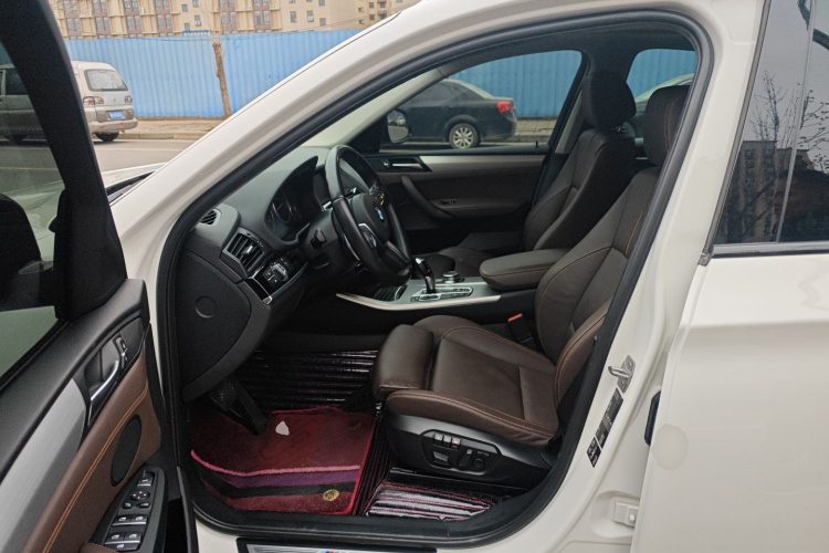 宝马X4 2016款 xDrive20i M运动型中控内饰19