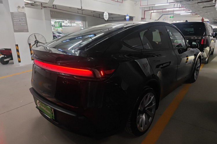 特斯拉 Model Y 2025款 长续航全轮驱动 首发版车身外观6005