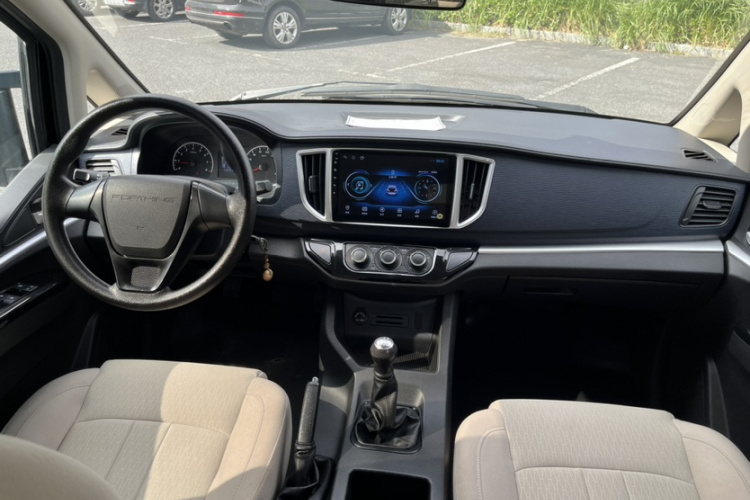 东风风行 菱智 2022款 M5 1.6L 实用型 5座中控内饰7002