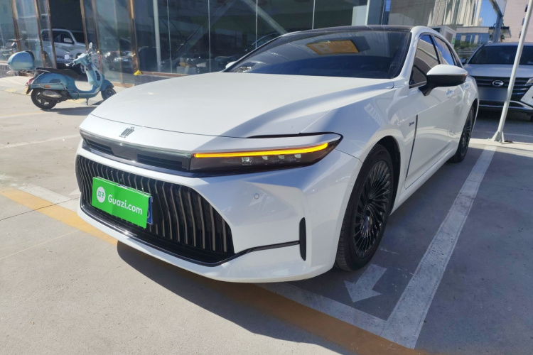 丰田 皇冠(进口) 2024款 2.5L 至尊版车身外观1