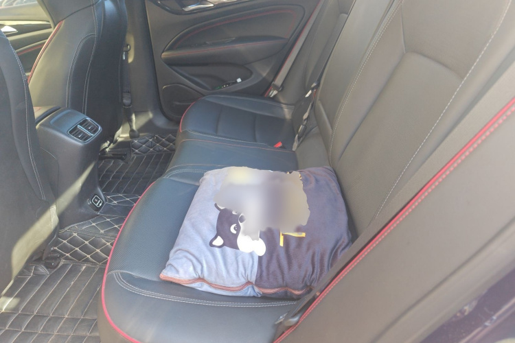 别克 君威 2019款 GS 28T 尊贵型 国VI中控内饰7004