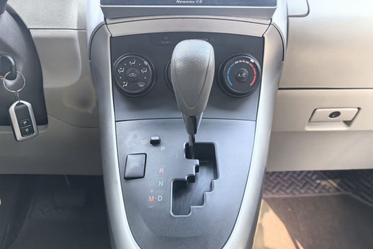 丰田 逸致 2015款 180E CVT跨界版局部细节9006