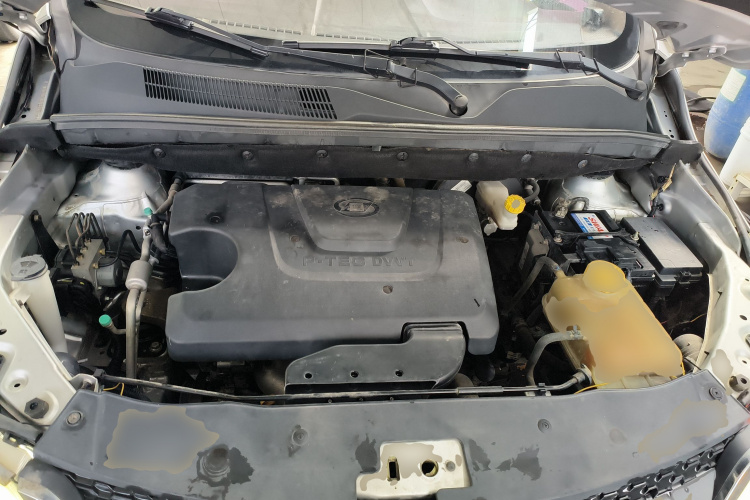 宝骏730 2014款 1.5L 手动豪华导航ESP版 7座机舱底盘24