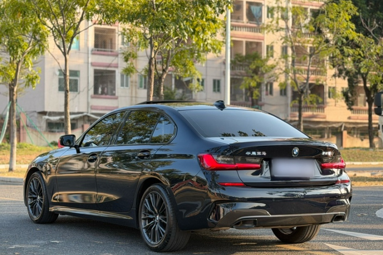 宝马3系 2021款 改款 325Li M运动曜夜套装车身外观6008