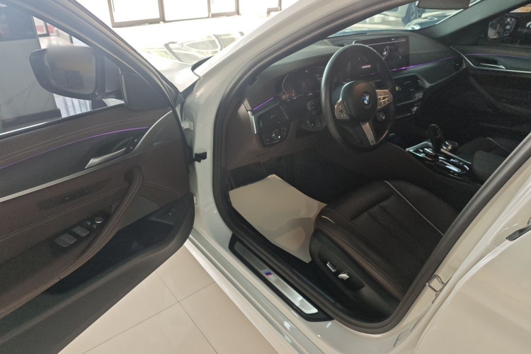 宝马5系 2023款 530Li 领先型 M运动套装中控内饰7003