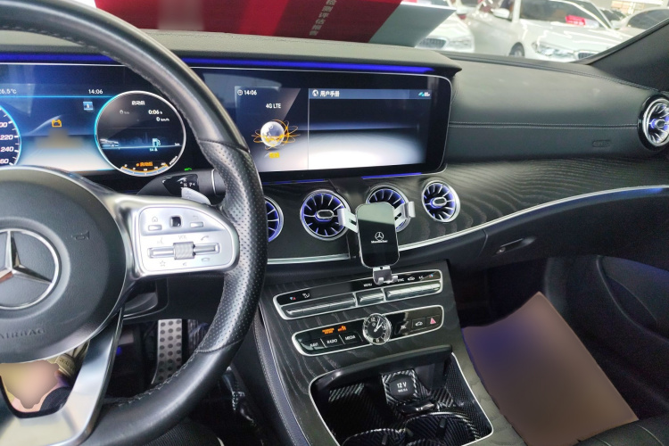 奔驰E级(进口) 2019款 E 300 轿跑车中控内饰7002