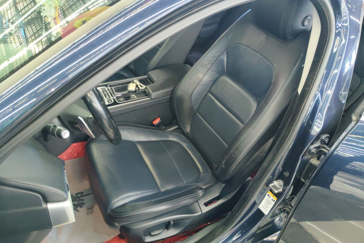 捷豹XE 2018款 2.0T 200PS 两驱R-Sport运动版局部细节19
