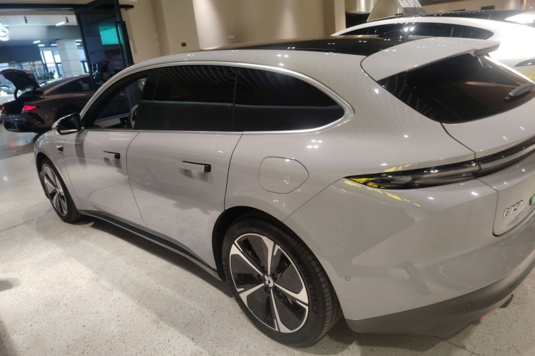 蔚来ET5T 2024款 75kWh Touring车身外观4