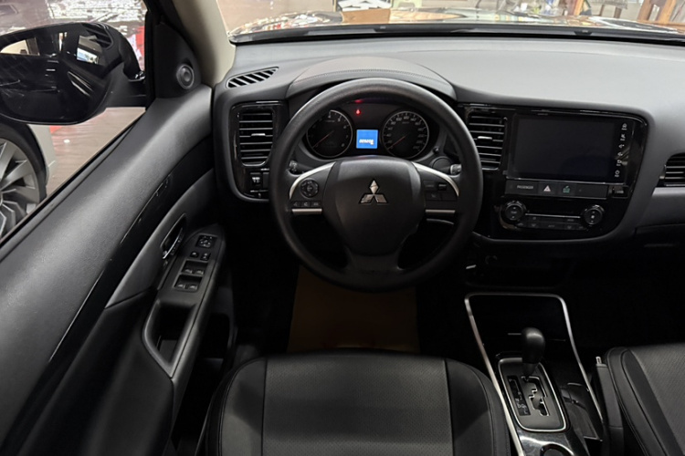 三菱 欧蓝德 2021款 2.0L 两驱畅行版 5座中控内饰7002