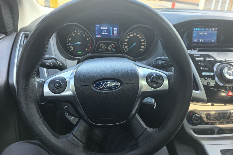 福特 福克斯 2012款 两厢 2.0L 自动豪华运动型局部细节13