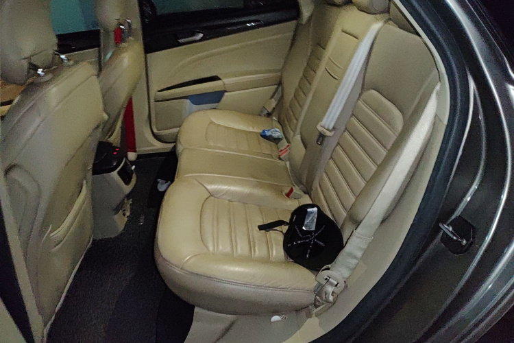 福特 蒙迪欧 2013款 2.0L GTDi240旗舰型中控内饰7004