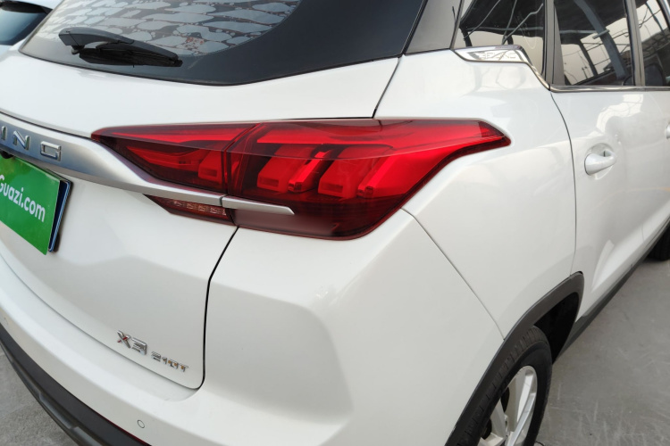 北京汽车 北京X3 2019款 1.5T CVT荣耀版车身外观9