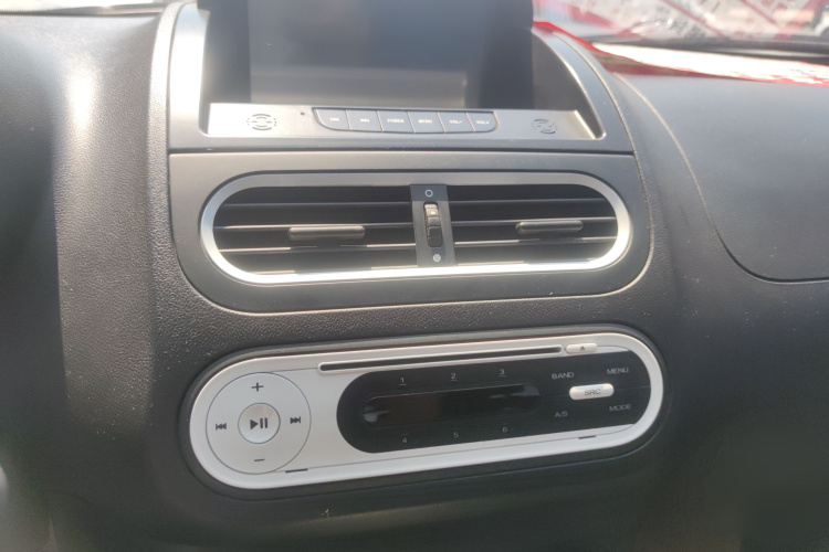 名爵3 2013款 1.5L AMT精英版中控内饰7003