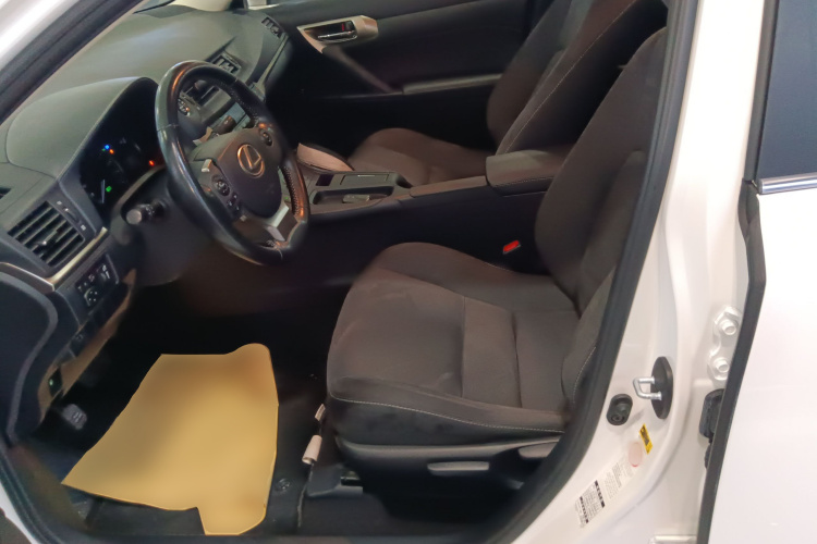 雷克萨斯CT 2017款 CT200h 精英版 单色 国V中控内饰19