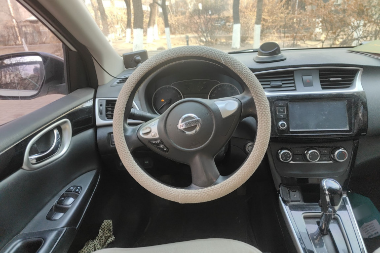 日产 轩逸 2016款 1.6XL  CVT尊享版中控内饰13