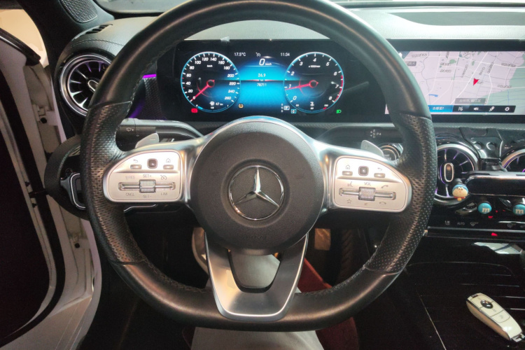 奔驰A级 2021款 A 200 L 运动轿车时尚型局部细节13