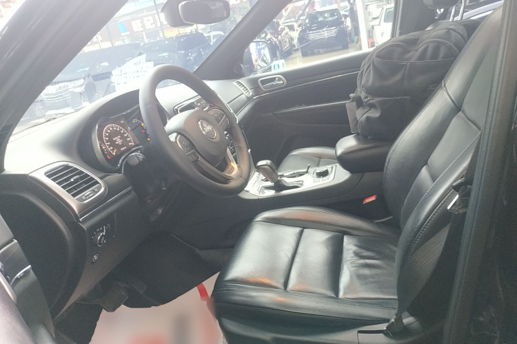 Jeep 大切诺基(进口) 2020款 3.0L 精英导航版局部细节19