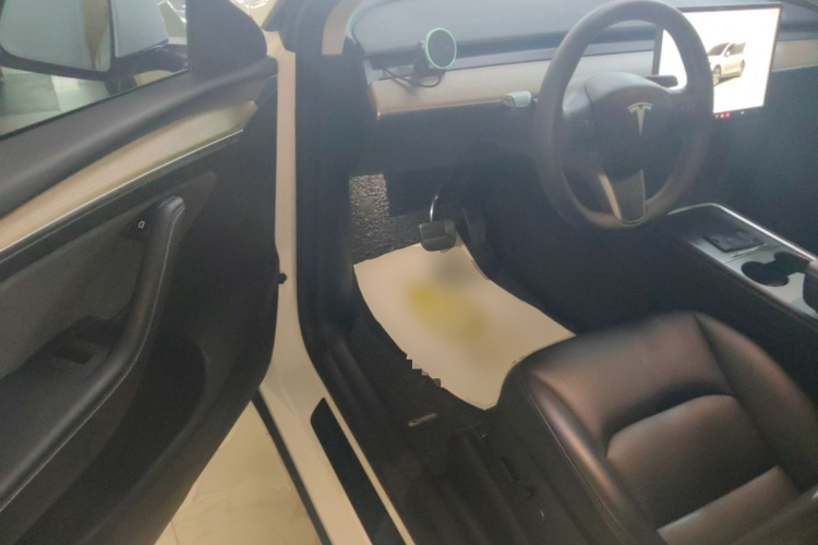 特斯拉 Model Y 2022款 改款 后轮驱动版中控内饰20