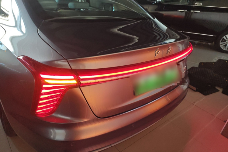 红旗H5 PHEV 2025款 170 超混版车身外观6