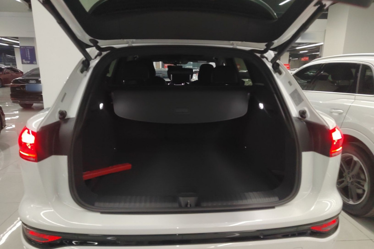 奥迪Q6L e-tron 2026款 首发领航版机舱底盘23