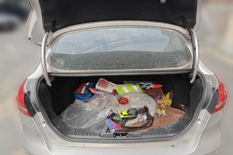 福特 福克斯 2015款 三厢 1.6L 自动风尚型局部细节23