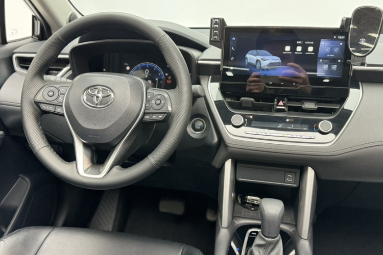 丰田 锋兰达 2024款 2.0L CVT领先版中控内饰7008