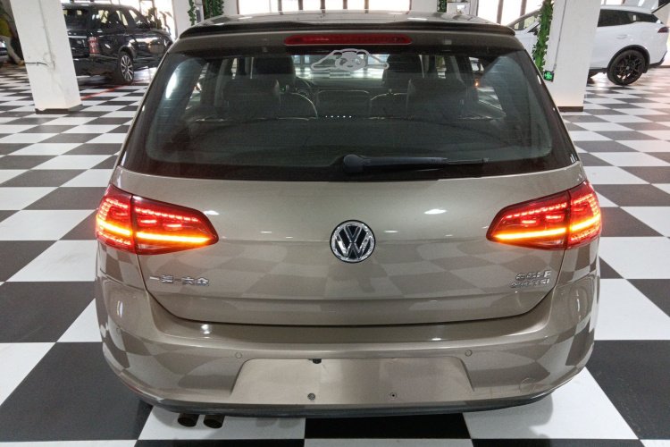 大众 高尔夫 2016款 230TSI 自动豪华型车身外观6