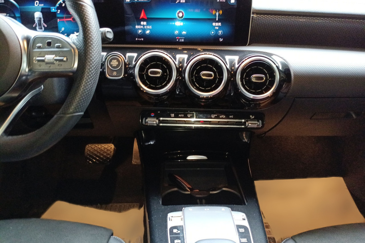 奔驰A级 2019款 A 200 L 运动轿车局部细节16