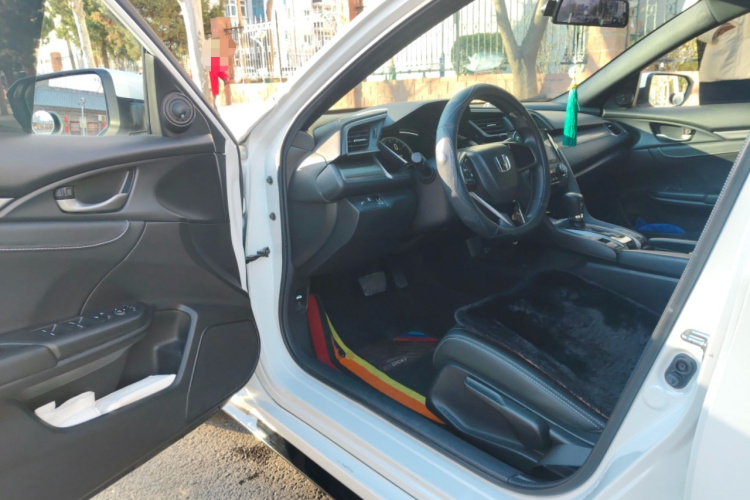 本田 思域 2021款 HATCHBACK 220TURBO CVT新锐控中控内饰20