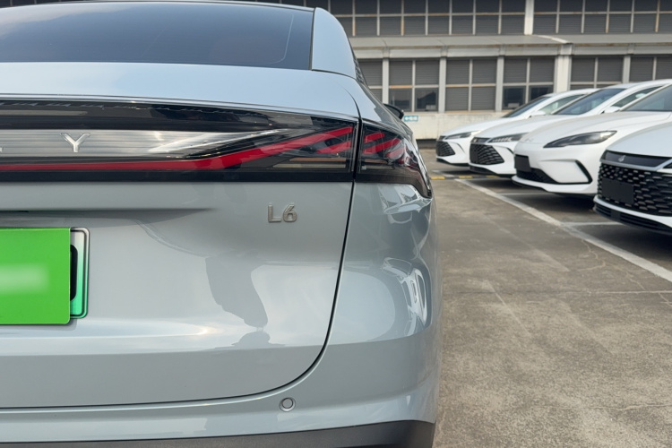 吉利银河 银河L6 2023款 125km 星舰车身外观6010