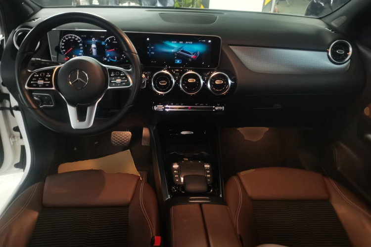 奔驰B级 2021款 B 180 时尚型中控内饰7002