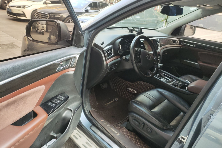 广汽传祺 传祺GS8 2017款 320T 两驱豪华智联版（七座）中控内饰7003