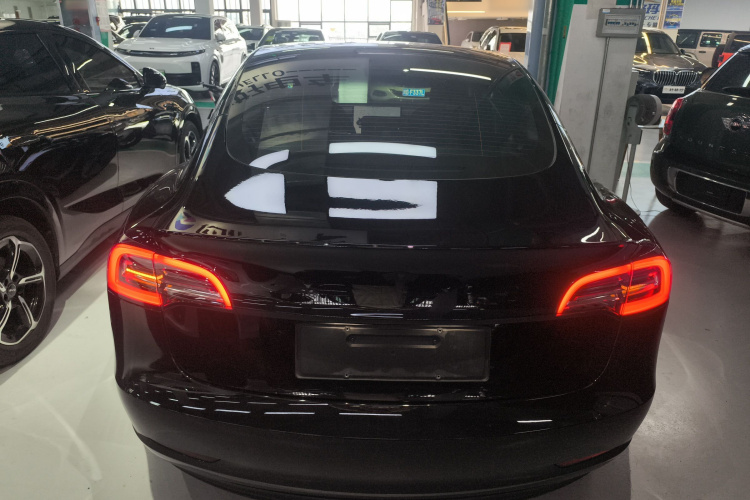 特斯拉 Model 3 2021款 标准续航后驱升级版车身外观6