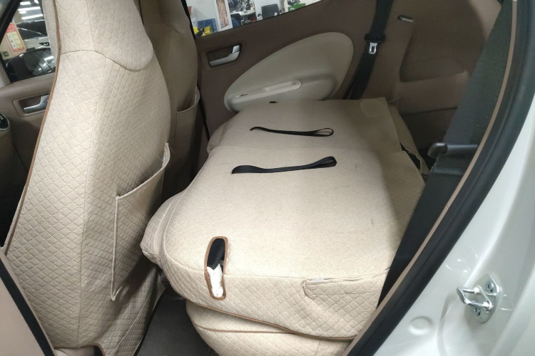 五菱汽车 宏光MINIEV 2025款 四门版 进阶款中控内饰7004