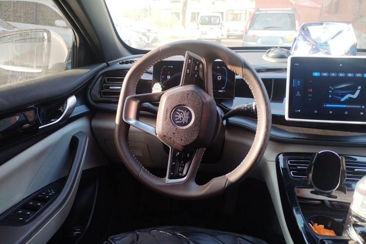 比亚迪 秦PLUS 2023款 冠军版 DM-i 55KM领先型中控内饰13