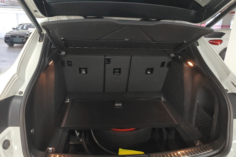 保时捷 2017款  Macan 2.0T机舱底盘23