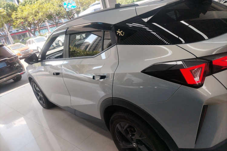 广汽传祺 传祺GS3 2023款 影速 270T 劲享版车身外观6003