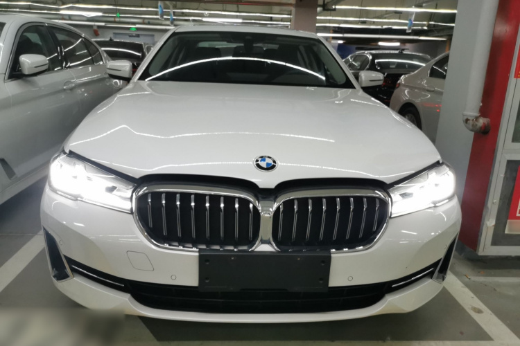 宝马5系 2022款 改款二 525Li 豪华套装车身外观2