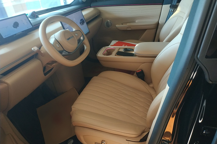 星途 星纪元 ET 2025款 增程 265 Max两驱城区辅助驾驶中控内饰19