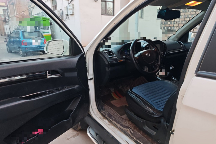 陆风X8 2014款 探索版 2.0L 都市先锋版中控内饰20