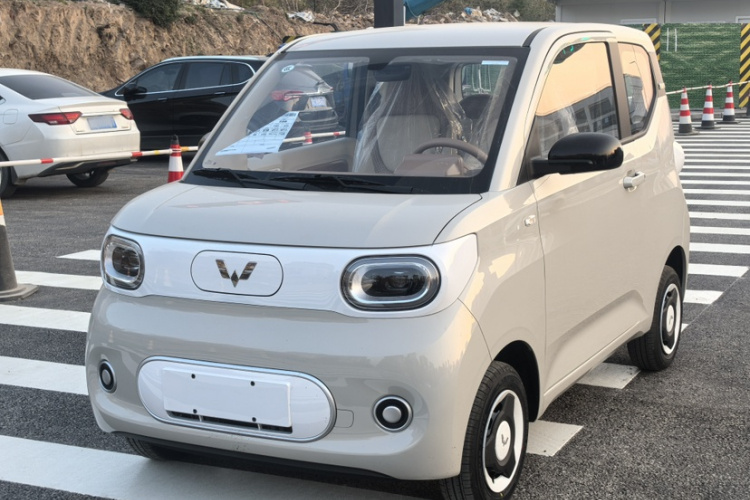 五菱汽车 宏光MINIEV 2024款 第三代 215km 青春版车身外观1