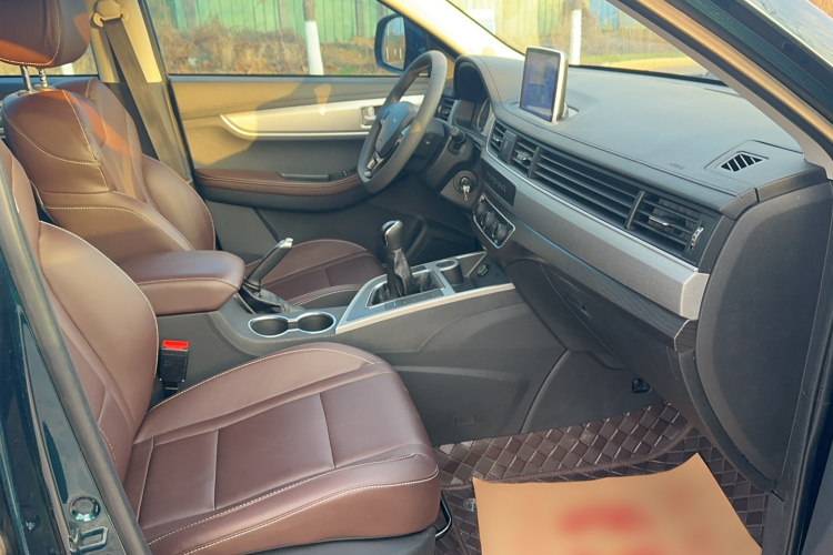 东风风行 风行T5 2023款 盛世款 1.6L 手动筑梦版 五座中控内饰7006