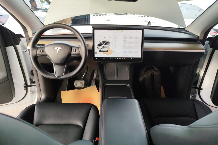 特斯拉 Model Y 2022款 改款 后轮驱动版中控内饰12