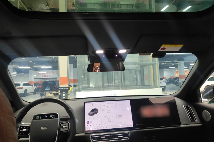 理想汽车 理想L8 2023款 Air中控内饰22