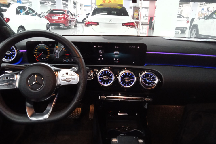 奔驰A级 2022款 改款三 A 200 L 运动轿车时尚型中控内饰12